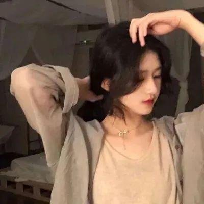 深夜中的企鹅海报